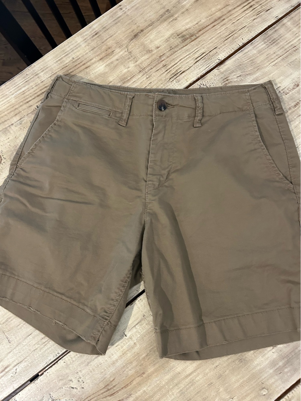American Eagle Outfitters Men's Flat Front Shorts in dark khaki